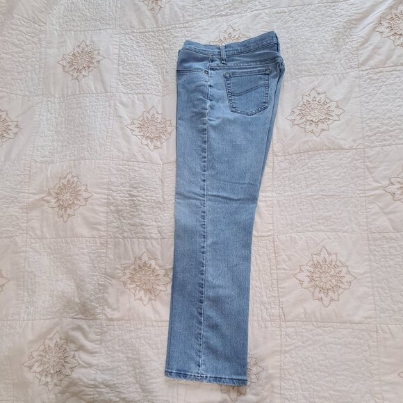 Lee Relaxed Fit At The Waist, Light Wash, Straight Leg Jeans, 6S - Picture 4 of 7